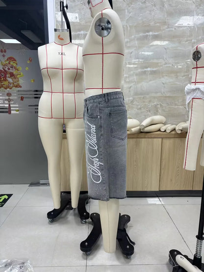 Summer Fashion Denim Shorts for Men Knee Length Casual Letter Embroidered Shiny Rhinestone Decor Jeans Shorts with Pockets