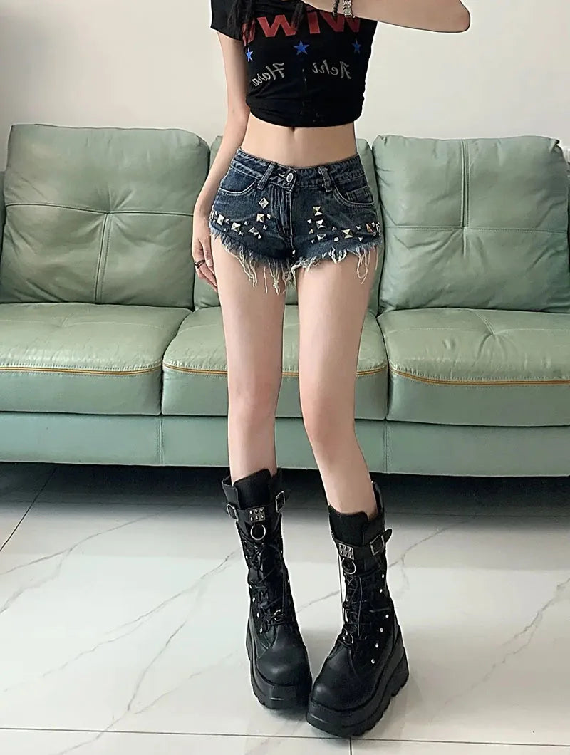 Sexy Mini Women's Denim Shorts American Retro Y2K Rivet Decorate Skinny Short Jeans Female Korean Low-Waisted Streetwear Shorts