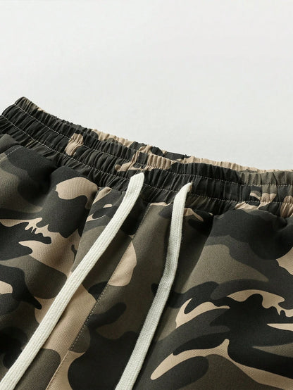 Sophisticated Men's Casual Cargo Pants: Crafted from soft, comfortable, non-stretch woven fabric. Features a dual-function elast